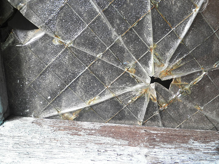 【藤沢市鵠沼桜が岡】のガラス修理