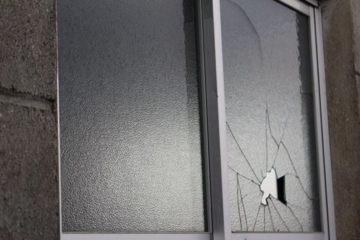 【豊橋市錦町】のガラス修理