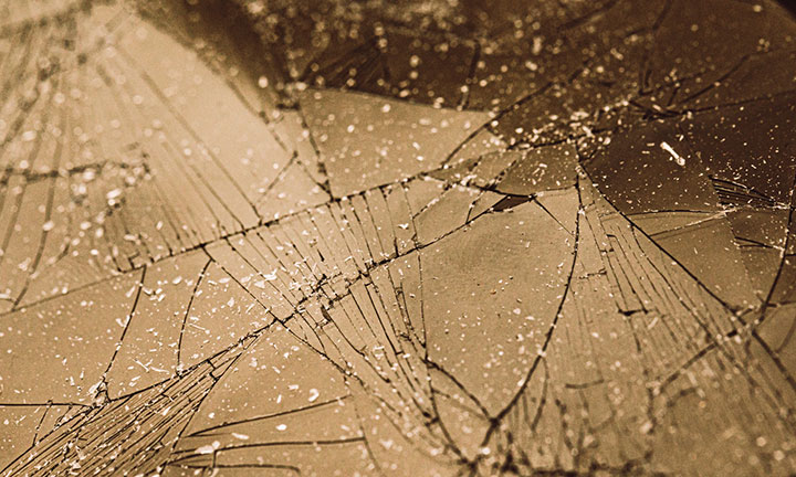 【藤沢市打戻】のガラス修理