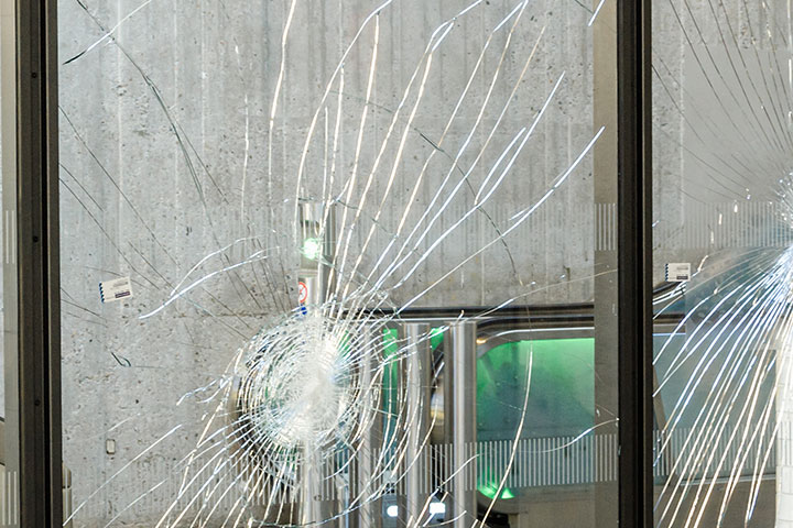 【三郷市上彦名】のガラス修理