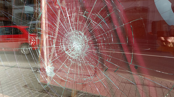 【鎌倉市清水町】のガラス修理