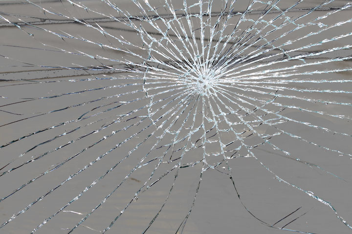 【新座市西堀】のガラス修理