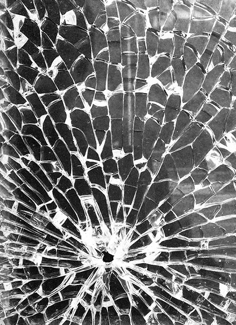 【鎌倉市伏木湊町】のガラス修理